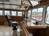 Tàu chở thủy thủ đoàn để bán