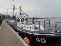 Tàu dẫn đường để bán