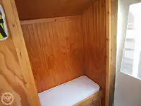 Tàu kéo lưới để bán