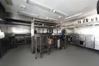 Sà lan để bán