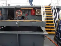 Tàu làm việc để bán