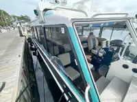 Tàu du lịch để bán