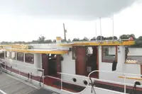 Tàu du lịch để bán