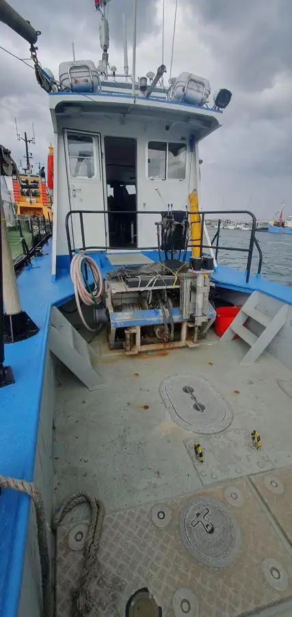 Tàu container để bán