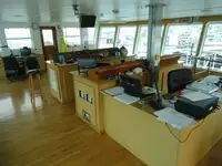 Tàu phà để bán