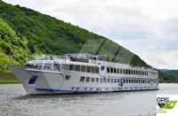 Tàu du lịch rao bán