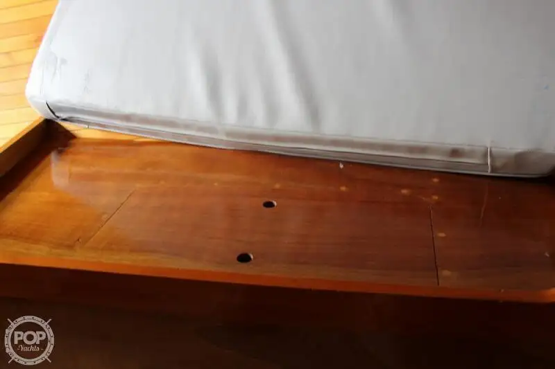 Tàu chế biến cá để bán