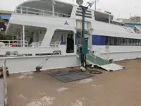 Tàu phà để bán