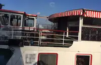 Tàu container để bán