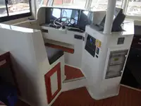 Tàu làm việc để bán