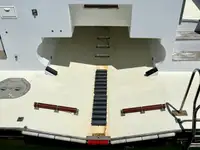 Tàu du lịch để bán