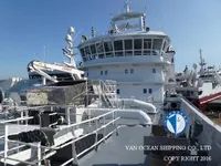 Tàu kéo lưới để bán