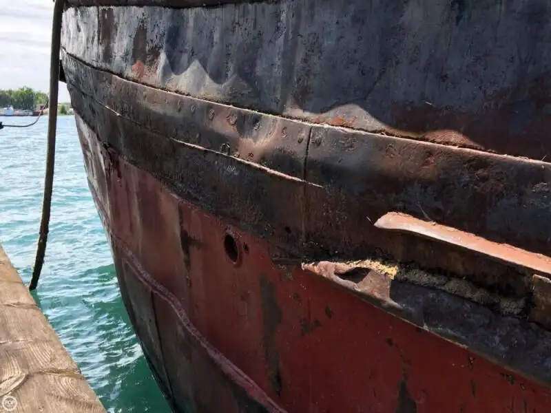 Tàu kéo để bán