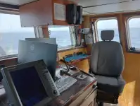 Tàu kéo lưới để bán