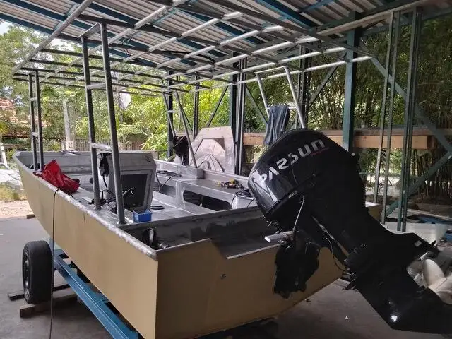 Tàu làm việc để bán