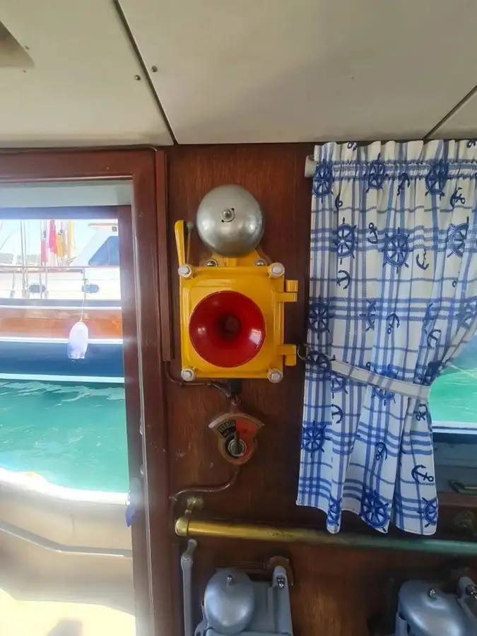Tàu chữa cháy để bán