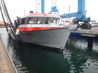 Thuyền làm việc rao bán