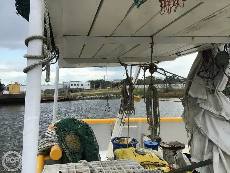 Tàu kéo lưới để bán