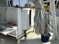 Tàu kéo lưới để bán