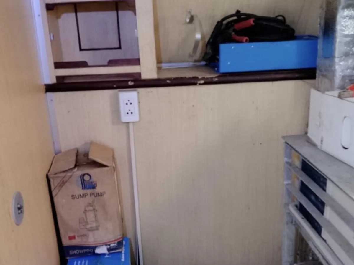 Tàu khảo sát để bán