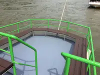 Tàu du lịch để bán