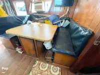 Tàu kéo lưới để bán