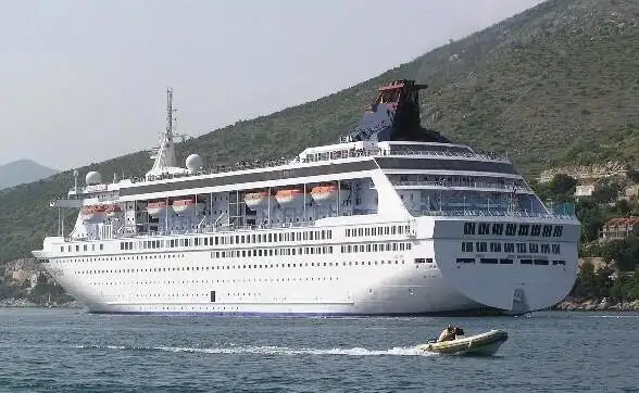 Tàu du lịch để bán