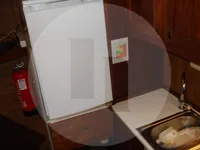 Tàu chở cá sống để bán