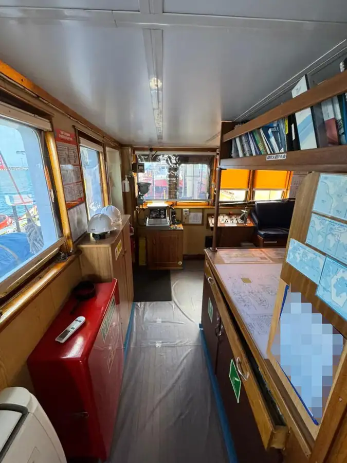 Tàu container để bán