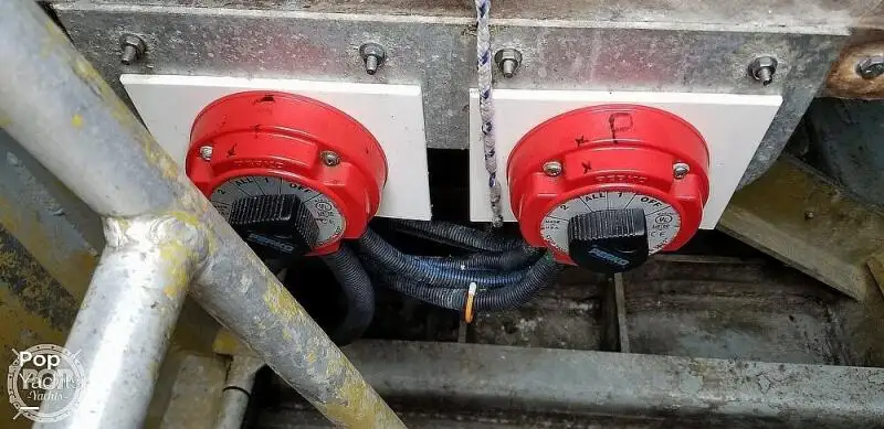 Tàu kéo lưới để bán