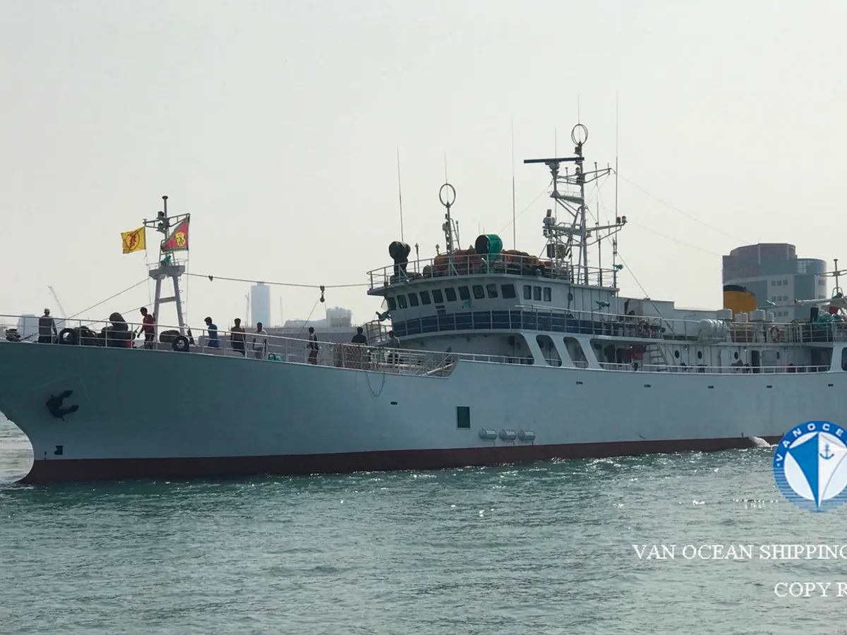 Tàu câu dài để bán