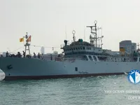 Tàu câu dài để bán