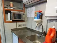 Tàu làm việc để bán
