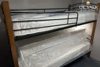 Tàu phà để bán