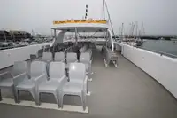 Tàu hai thân để bán