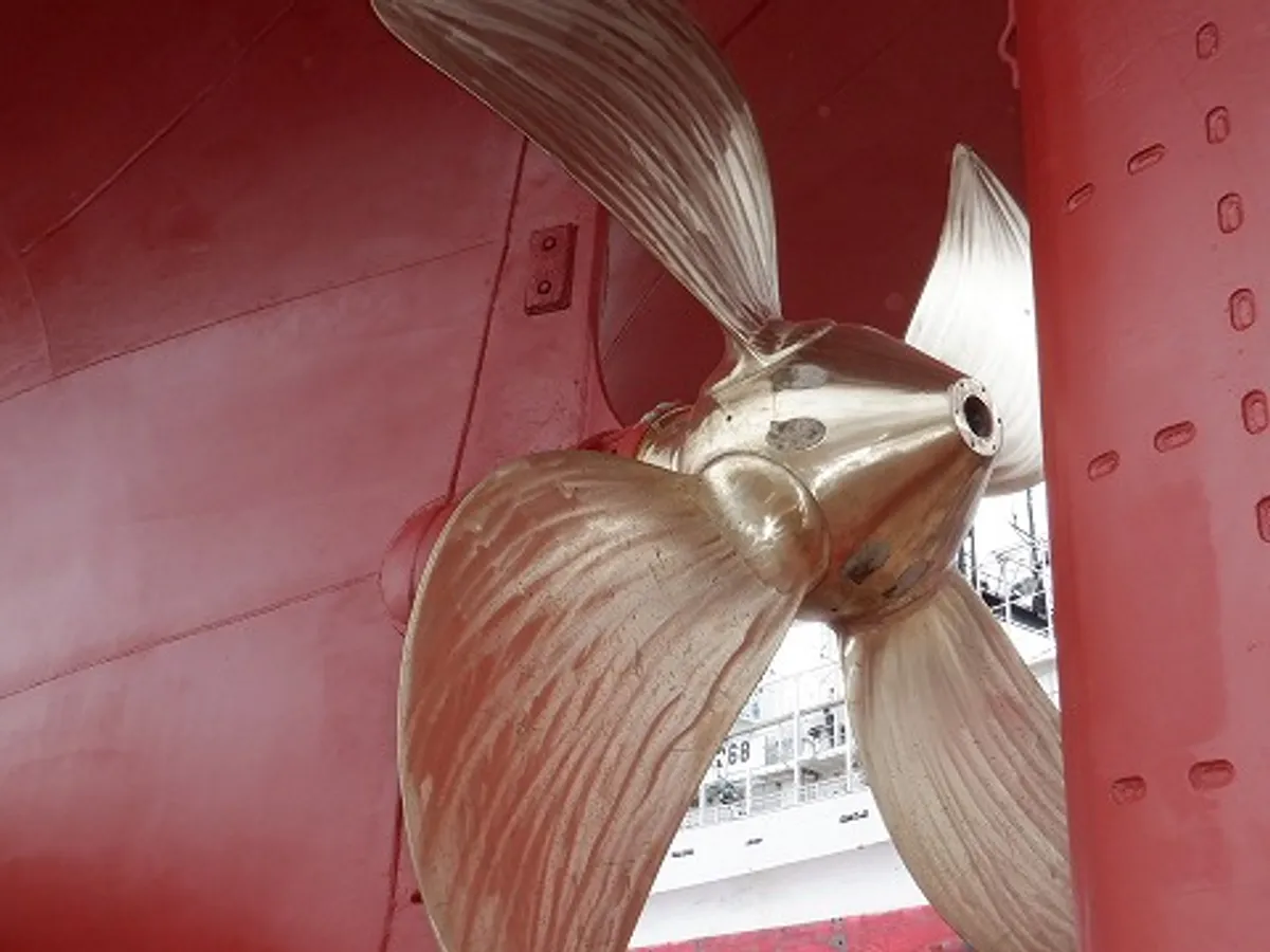 Tàu câu dài để bán