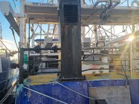 Tàu kéo lưới để bán