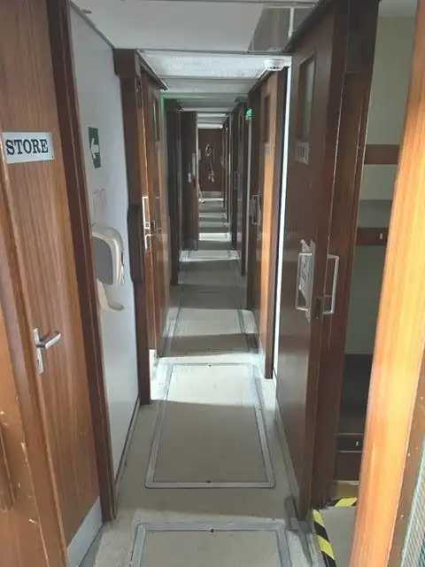 Sà lan chở người để bán