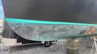 Tàu du lịch để bán