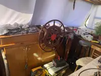Tàu làm việc để bán
