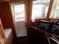 Tàu kéo lưới để bán
