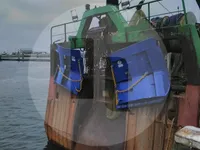 Tàu kéo lưới để bán