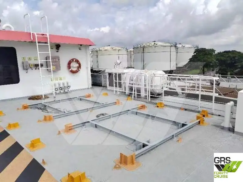 Tàu du lịch để bán