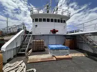 Tàu kéo lưới để bán