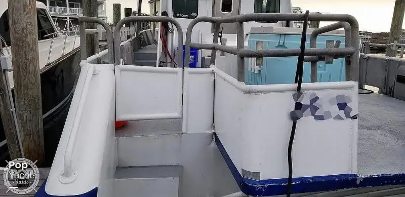 Tàu kéo lưới để bán