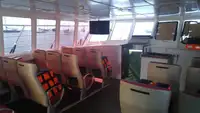 Tàu chở thủy thủ đoàn để bán