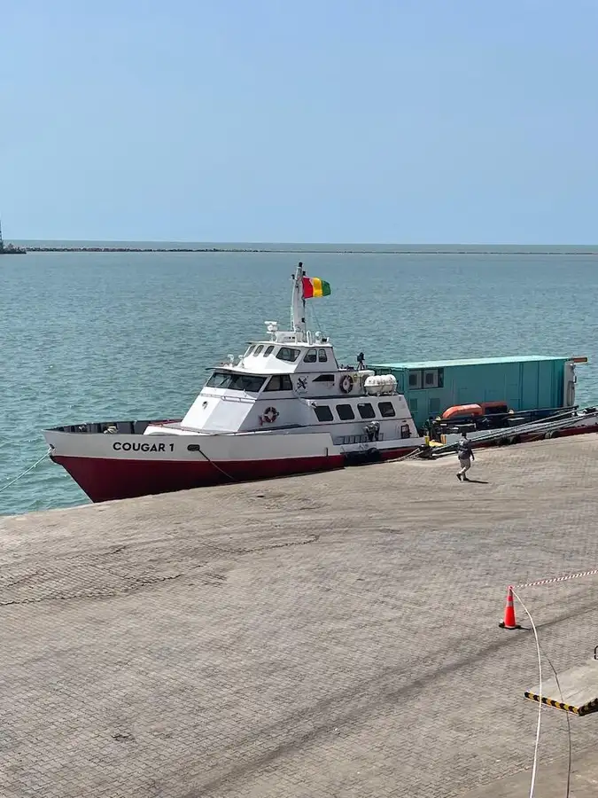 Tàu container để bán