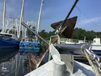Tàu kéo lưới để bán
