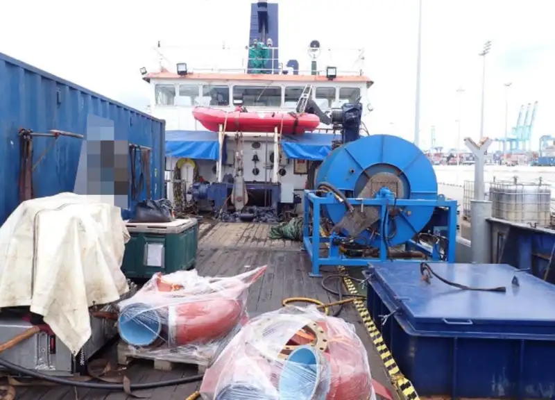 Tàu làm việc để bán