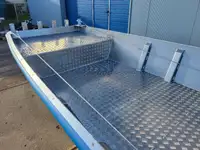 Tàu làm việc để bán